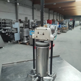 Manual filler
